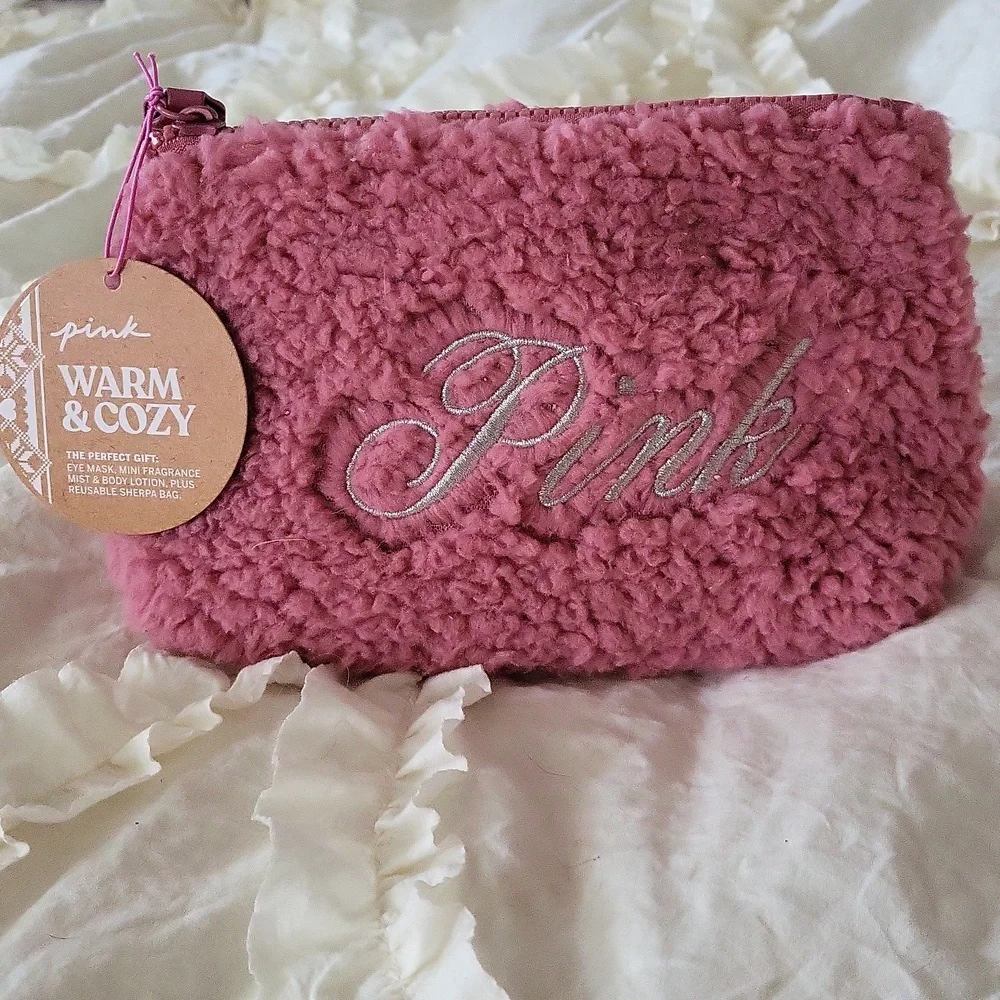 PINK Victoria's Secret Cozy Sherpa Cosmetic Bag NWT! - Picture 4 of 4
